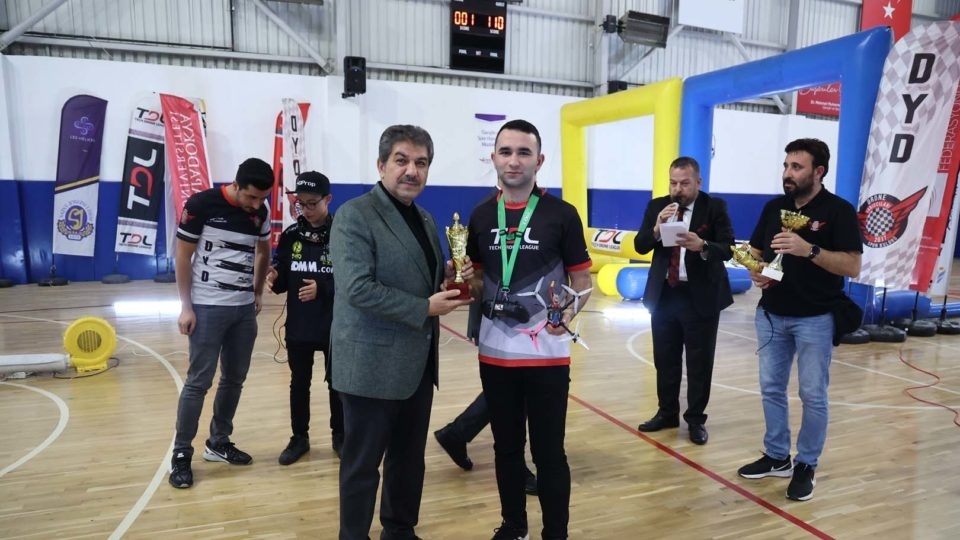 Esenler Belediyesi tarafından “Drone Racing Zafer Kupası” düzenlendi.