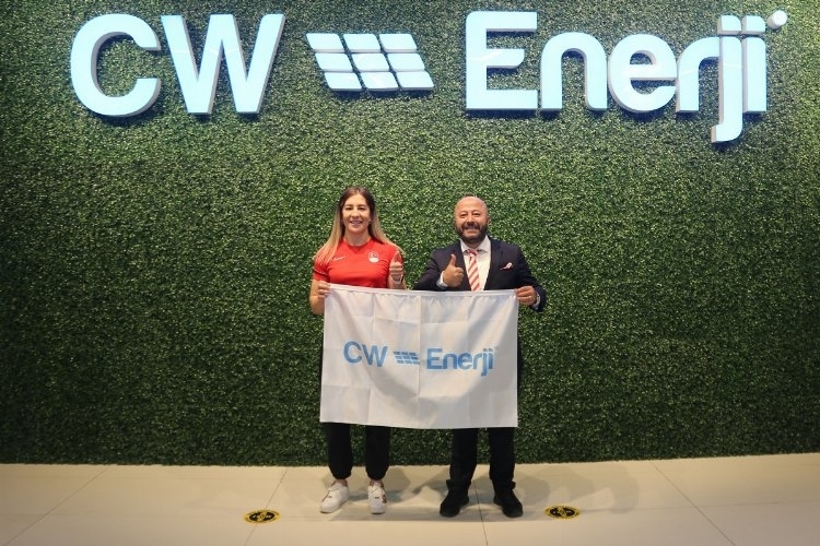 Dünya Şampiyonu milli güreşçiden sponsoruna ziyaret etti