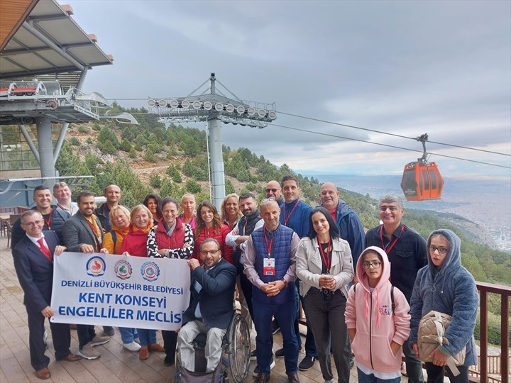Denizli Büyükşehir Belediyesi,Sessiz Kodlama Proje Temsilcilerini Konuk Etti