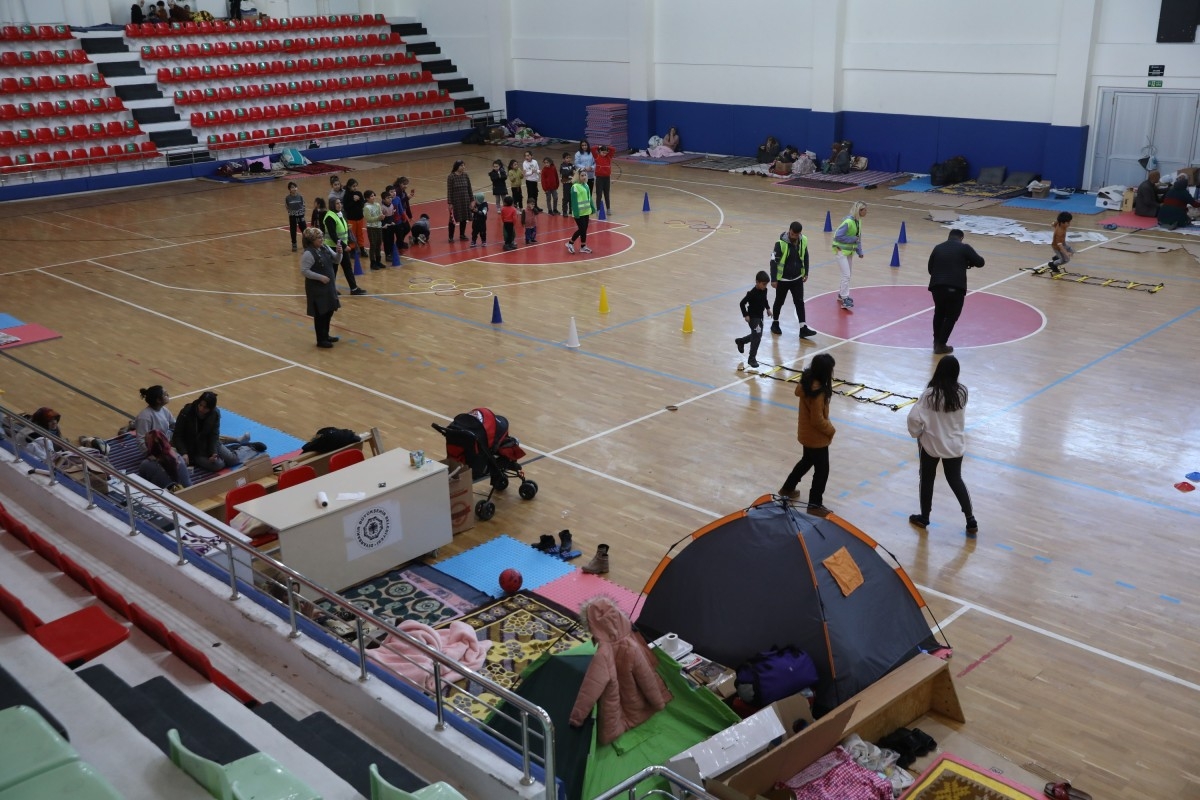Diyarbakır'da depremden etkilenen çocuklara spor ve oyun terapisi