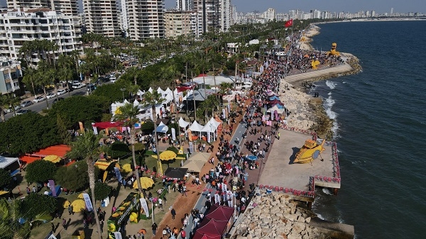 Mersin Narenciye festivalde Yenişehir binlerce ziyaretçiyi ağırladı
