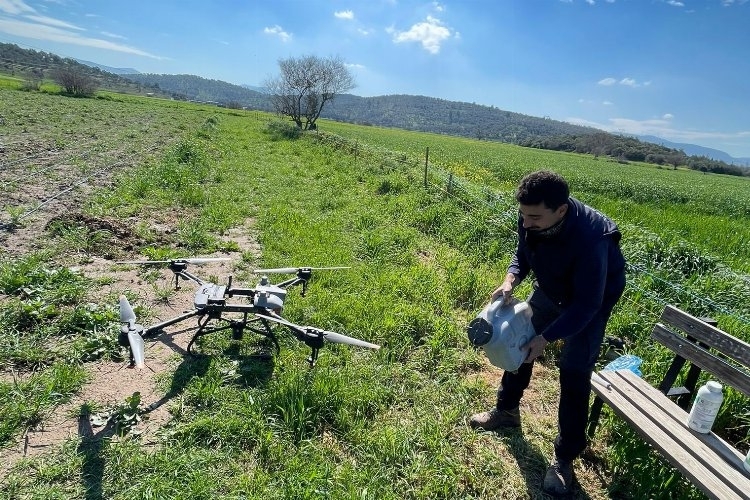 Zirai drone çiftçilerin hizmetinde
