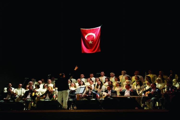 Antakya Medeniyetler Korosu'ndan dayanışma konseri