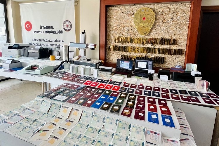 İstanbul'da sahte pasaport atölyesine 2 tutuklama