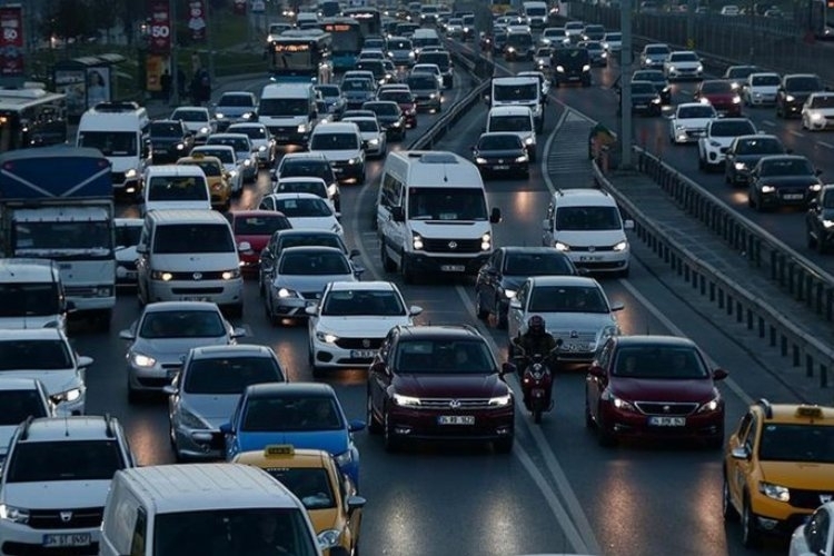 Trafikte Rekor Kırıldı: Yılın İlk Yarısında 1 Milyonu Aşkın Araç Yollarda