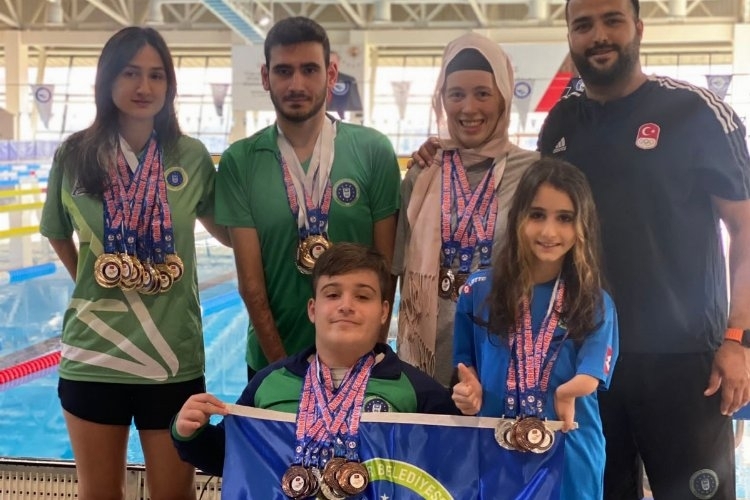 Bursa'nın Gururu: Yüzücülerden 37 Madalya