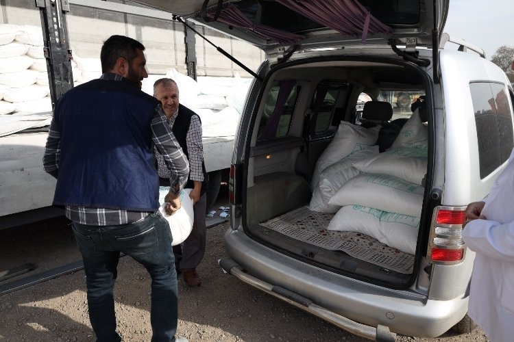 Arı Kovanına Şeker Desteği Sağlandı