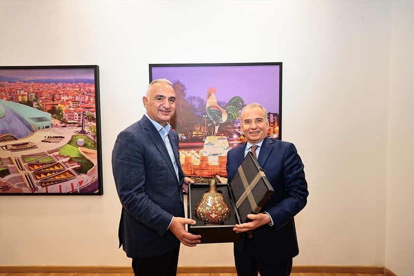 Bakan Ersoy, Bilim, Kültür ve Sanat Merkezi İçin Tam Puan Verdi