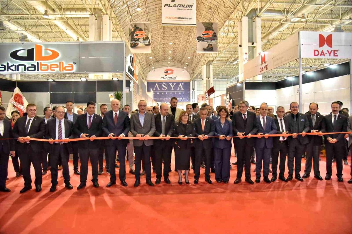Ayakkabı ve Terlik sektörünün en önemli fuarlarından 35. GAPSHOES Fuarı törenle açıldı