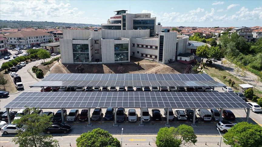 Karasu Devlet Hastanesinin elektrik ihtiyacı güneş enerjisinden karşılanıyor