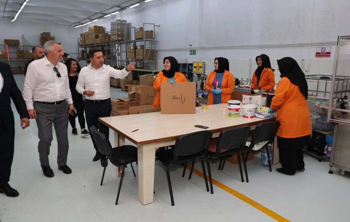 Büyükelçi Dmitri Croitor, Nissa Buklet Fabrikası’nı Ziyaret Etti