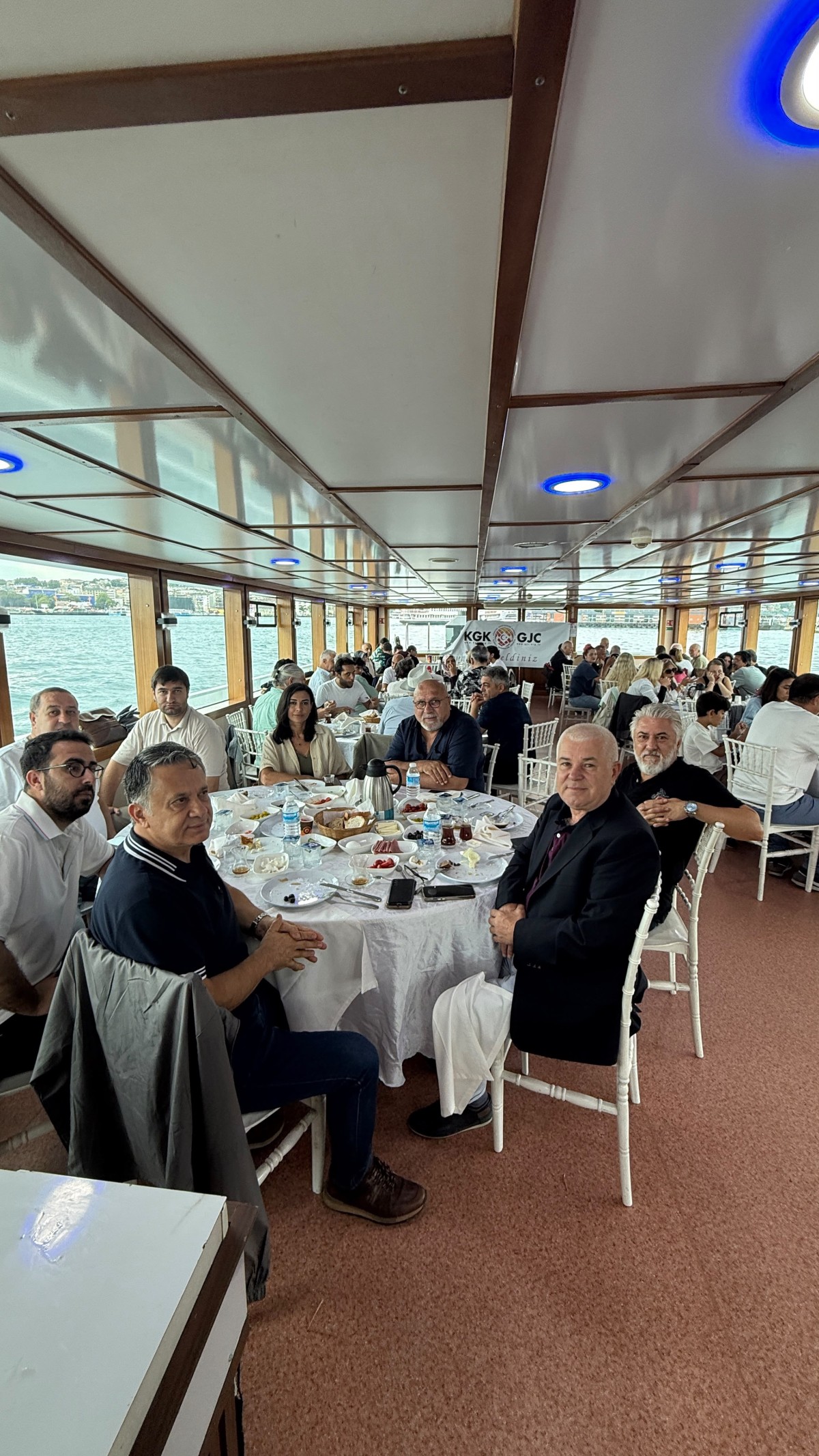 KGK üyelerinden Boğaz’da kahvaltılı buluşma
